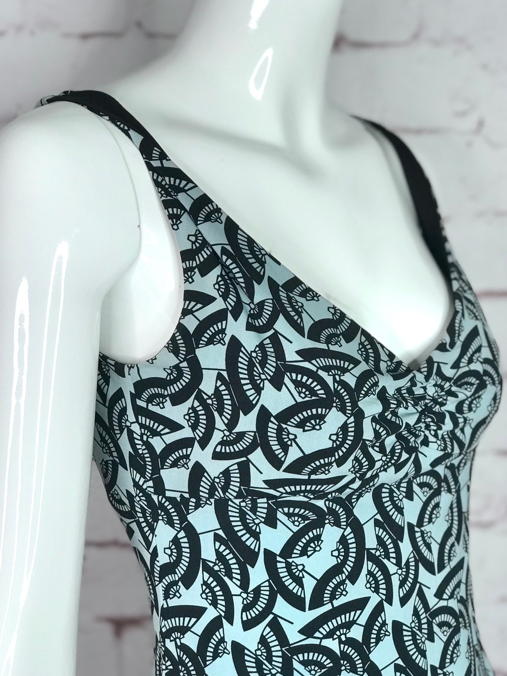 BCBGMaxazria XS Sleeveless Slip Dress Aqua Blue Black Geometric Fan Print V-Neck - Picture 14 of 15